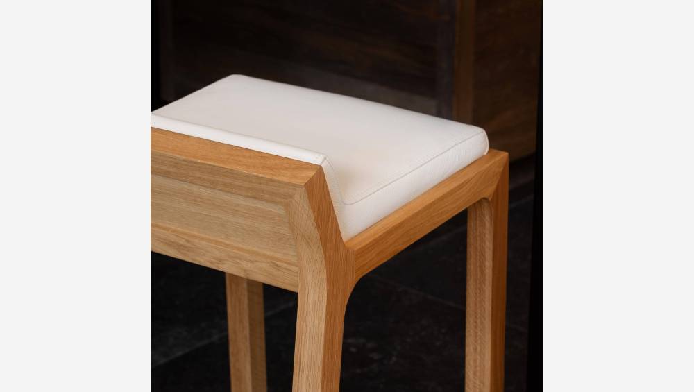 Tabouret de bar mi-haut en cuir – Blanc – Pieds chêne