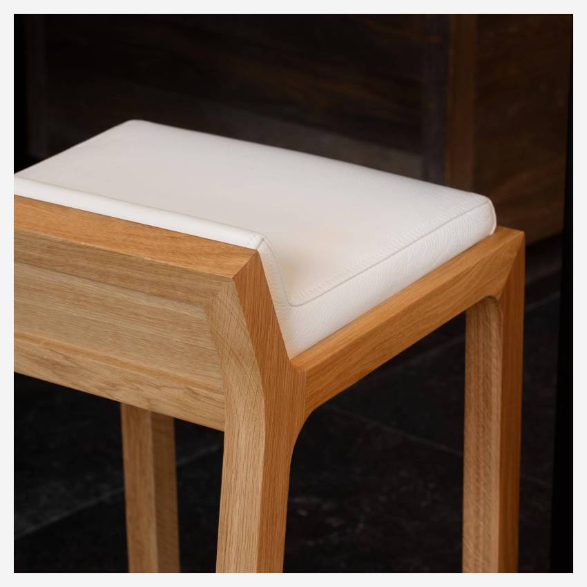 Tabouret de bar mi-haut en cuir – Blanc – Pieds chêne