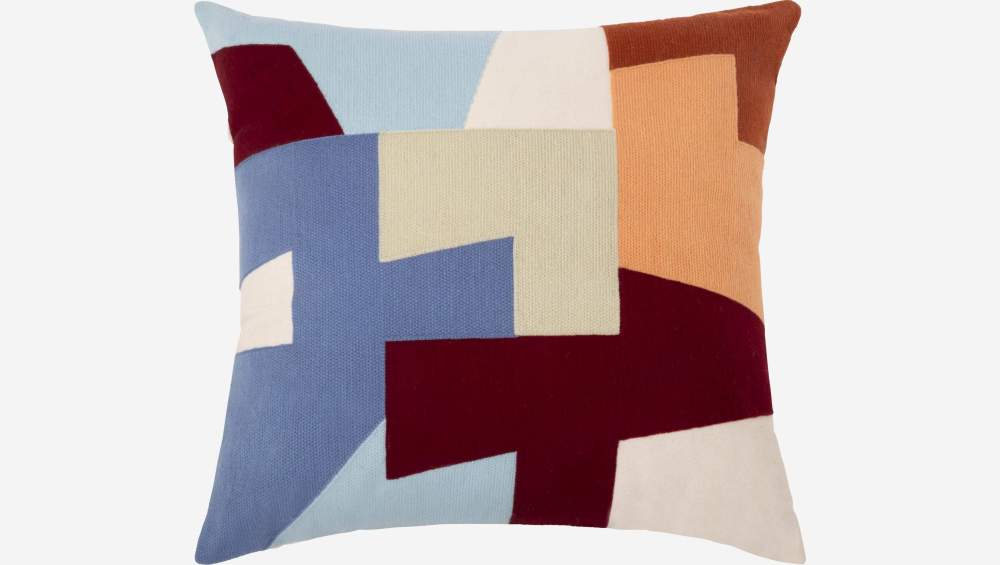 Coussin brodé en coton - 45 x 45 cm - Motif patchwork - Design by Floriane Jacques