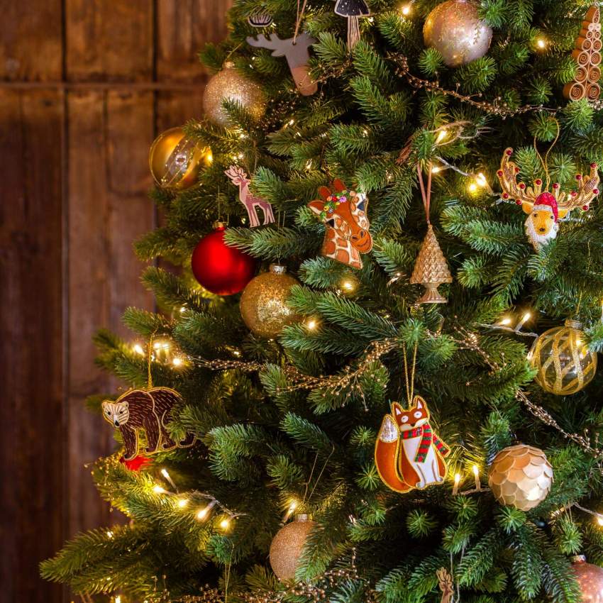 Kerstdecoratie - Kerstboom van hars om op te hangen - 5 cm - Goudkleurig 