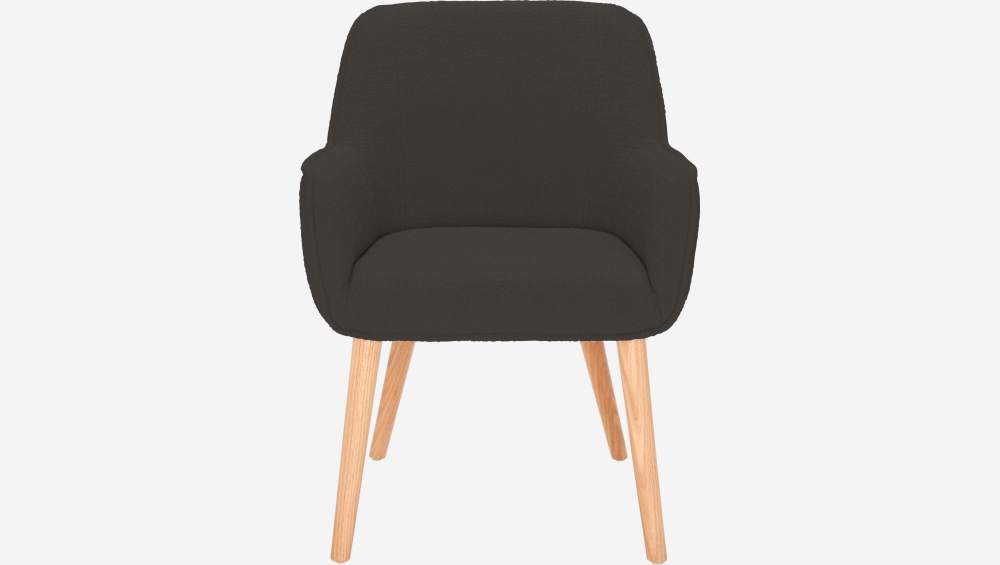 Stuhl mit grauem Stoffbezug und Eichenfüßen