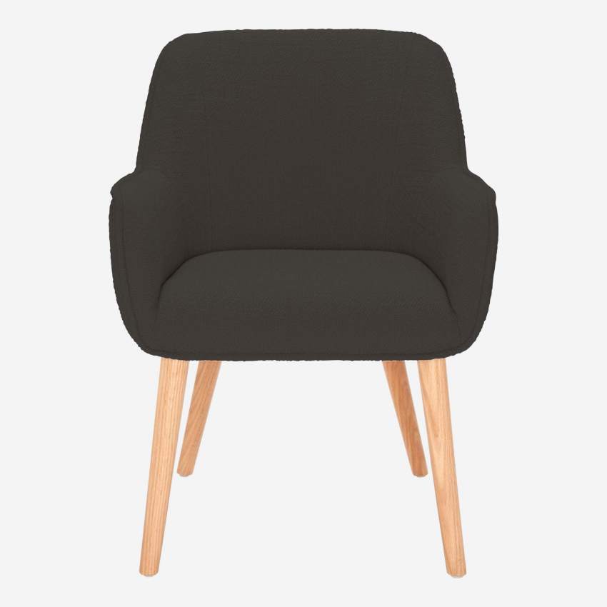 Cadeira em tecido cinzento e pés de carvalho