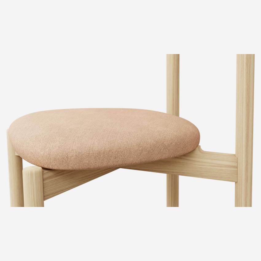 Stuhl aus Holz und Stoff - Lachsfarben - Design by Marie Matsuura