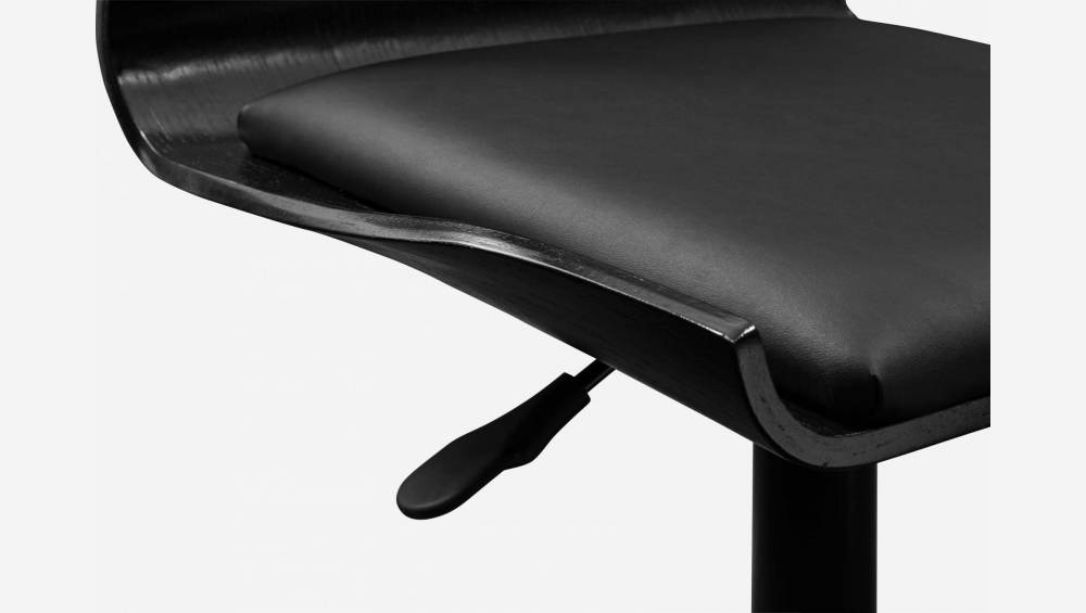 Zwart en eiken bureaustoel met wieltjes