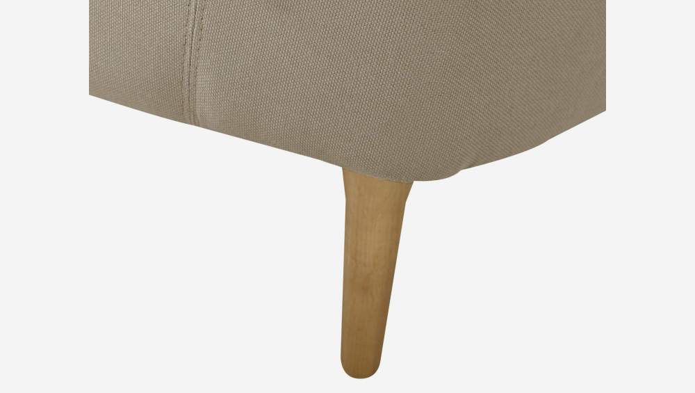 Sessel aus Stoff, beige, helle Füße