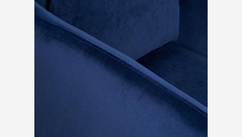 Poltrona di velluto blu con piedi scuri