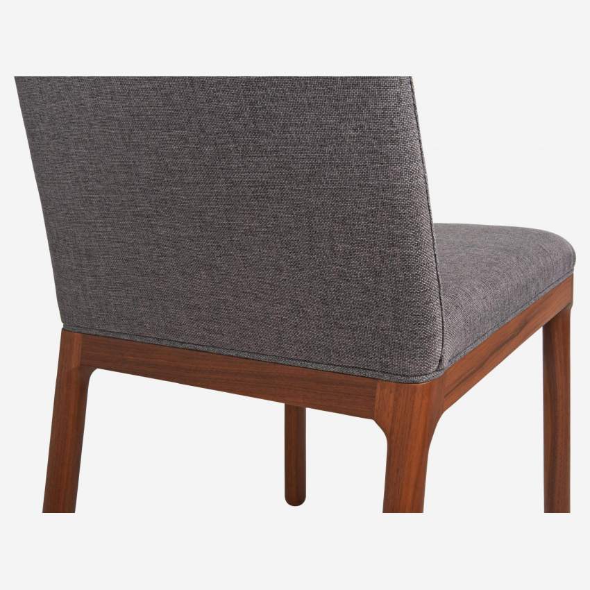 Stuhl mit Stoffbezug und Gestell aus Nussbaum - Grau