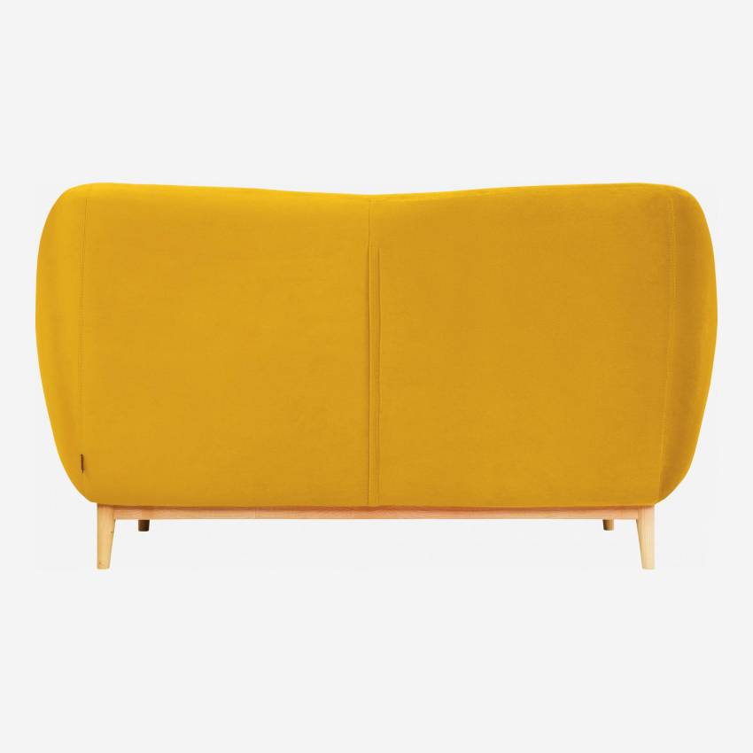 Sofá em veludo amarelo mostarda 2 lugares - Design by Adrien Carvès
