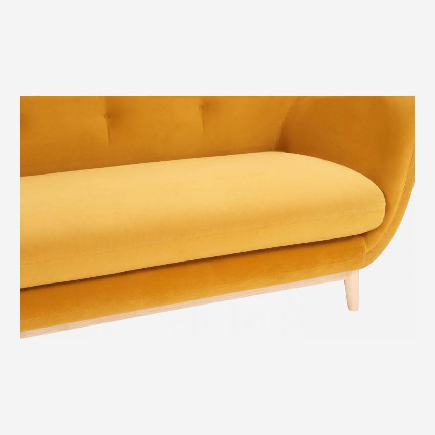 Sofá em veludo amarelo mostarda 2 lugares - Design by Adrien Carvès
