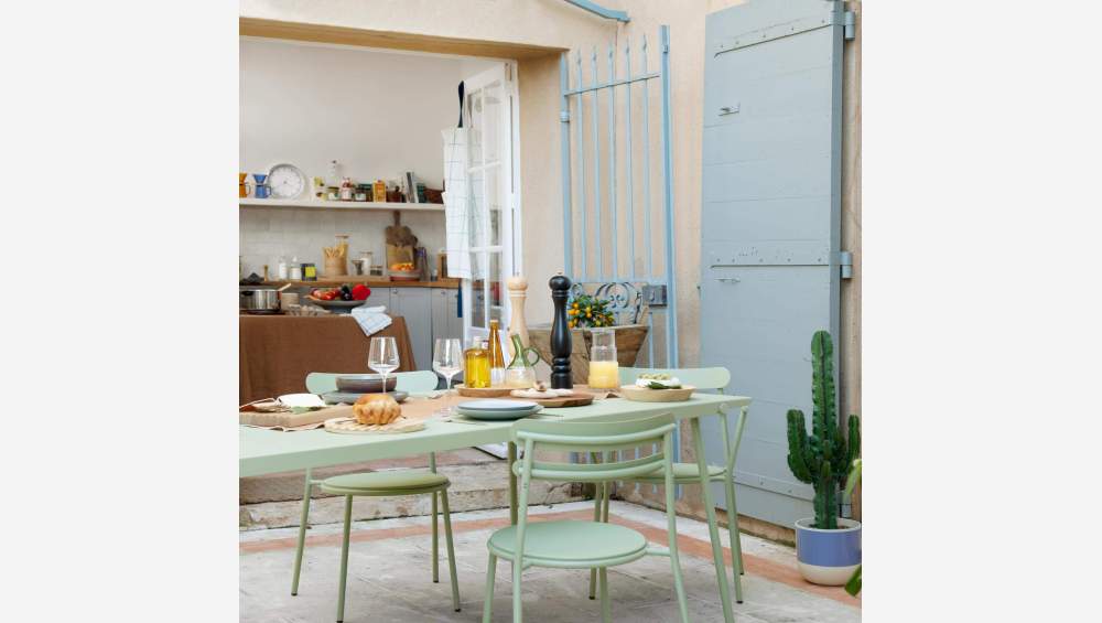 Table de jardin en acier – 8 personnes – Vert tilleul – Design by Studio Brichet-Ziegler
