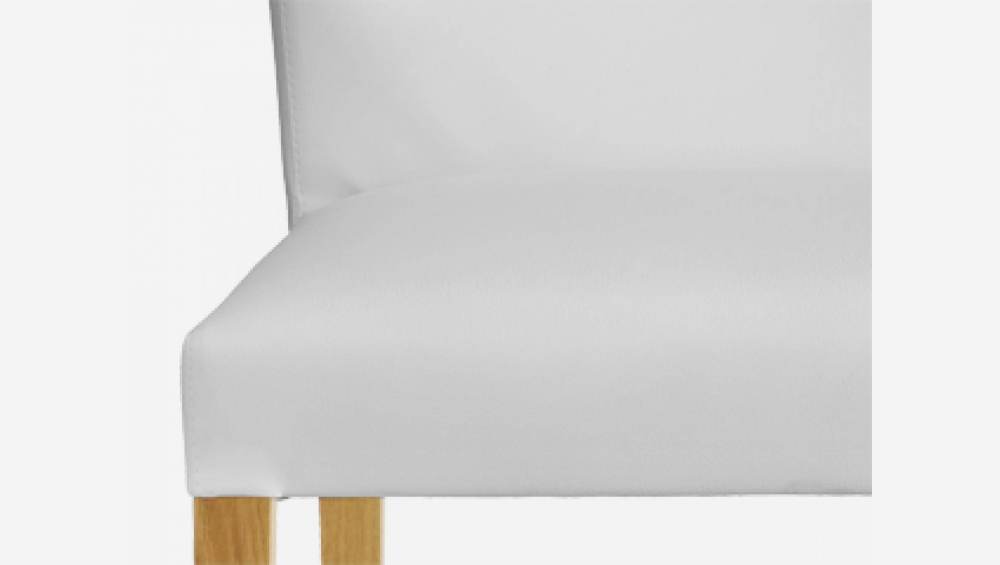 Cadeira - Branco - Pés de carvalho