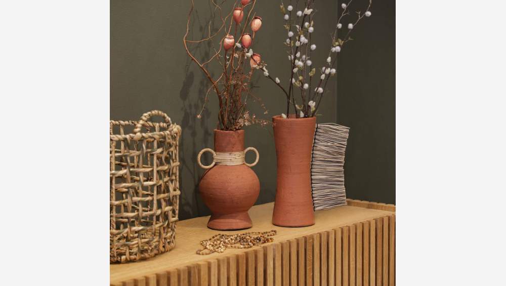 Vaas van terracotta en mendong - 28,5 cm - Donkerrood
