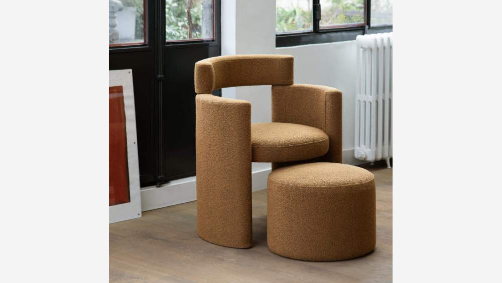 Sessel und Fußhocker aus Stoff - Bernsteingelb - Design by Anthony Guerrée
