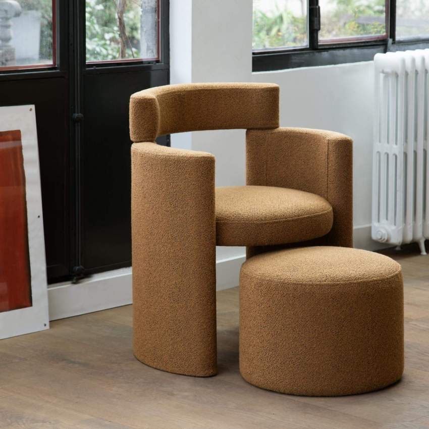 Sessel und Fußhocker aus Stoff - Bernsteingelb - Design by Anthony Guerrée
