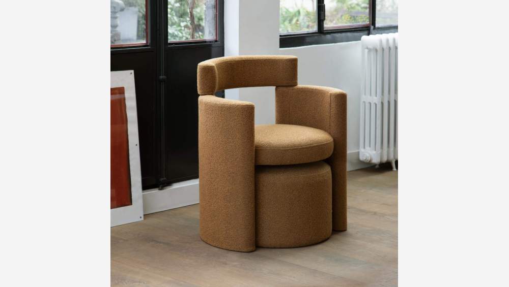 Stoffen fauteuil en voetenbank - Ambergeel - Design by Anthony Guerrée