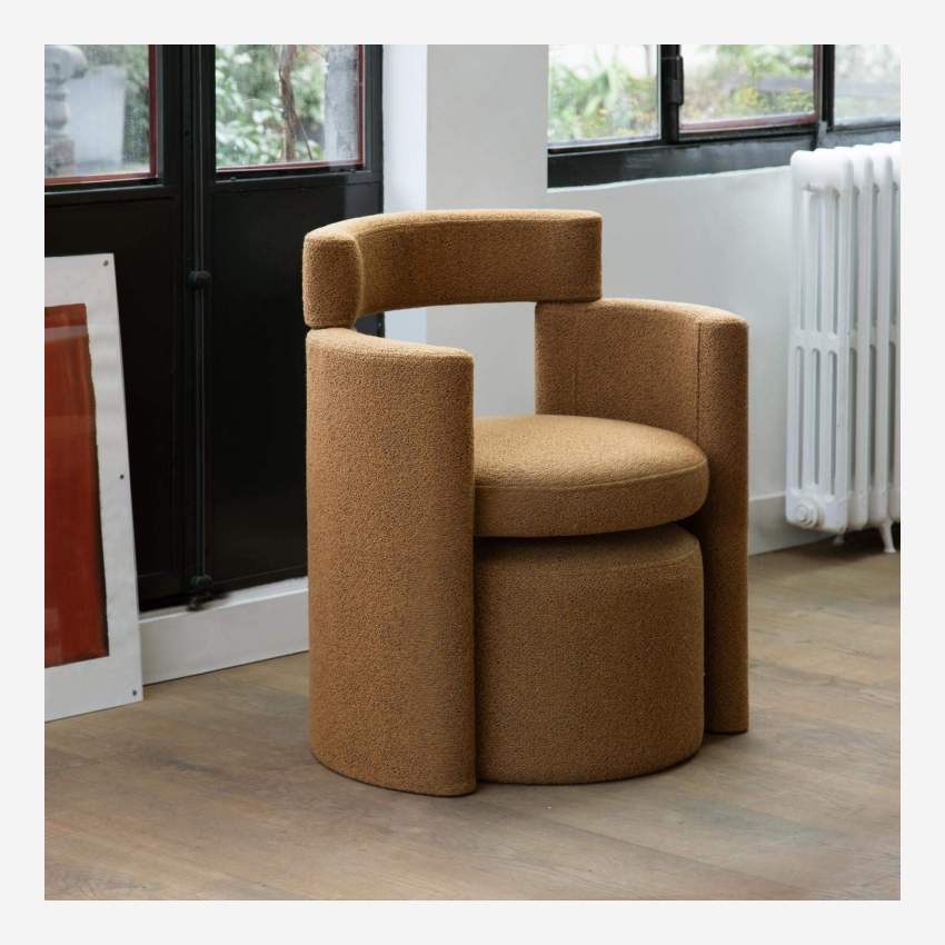 Stoffen fauteuil en voetenbank - Ambergeel - Design by Anthony Guerrée