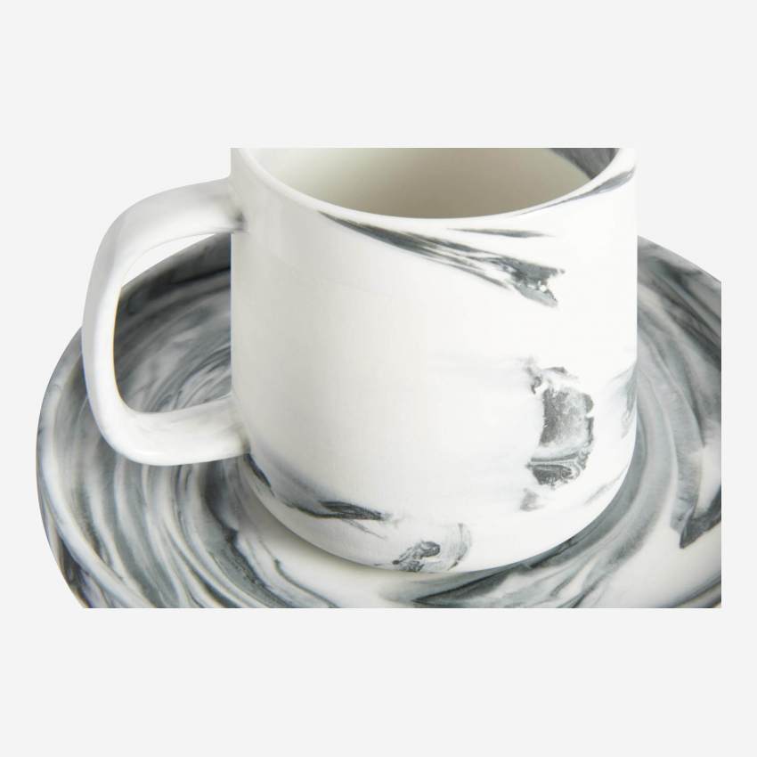 Kaffeetasse und Untertasse aus Porzellan, grau