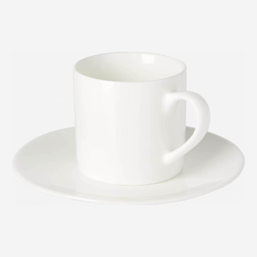 Kaffeetasse und Untertasse aus weißem Porzellan