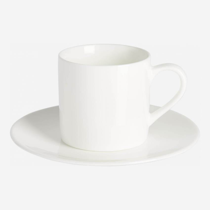 Kaffeetasse und Untertasse aus weißem Porzellan