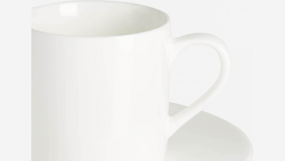 Tasse à café et soucoupe en porcelaine blanche