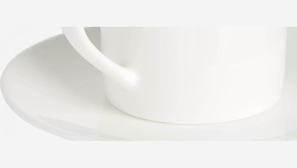 Tasse à café et soucoupe en porcelaine blanche