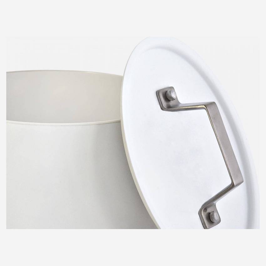 Cazo con tapadera 18cm de aluminio exterior blanco y revestimiento interior de cerámica
