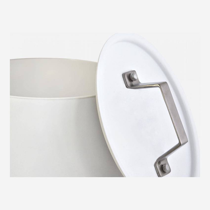 Cazo con tapadera 18cm de aluminio exterior blanco y revestimiento interior de cerámica
