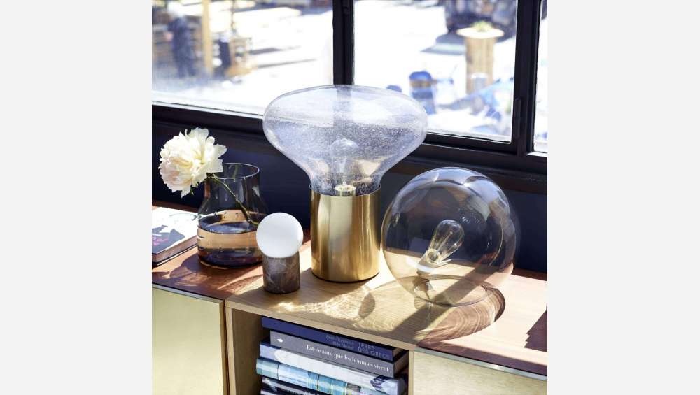 Lámpara de mesa de vidrio