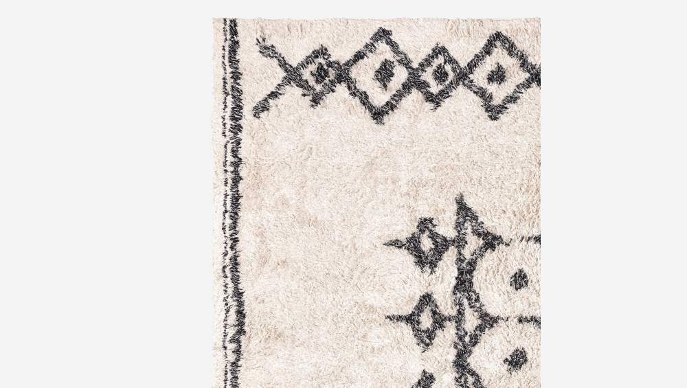 Tuftingteppich im Berberstil, 170x240 cm, aus Baumwolle, schwarz und weiß