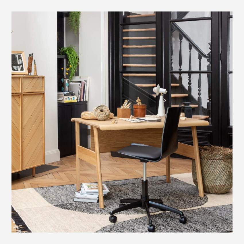 Zwart en eiken bureaustoel met wieltjes