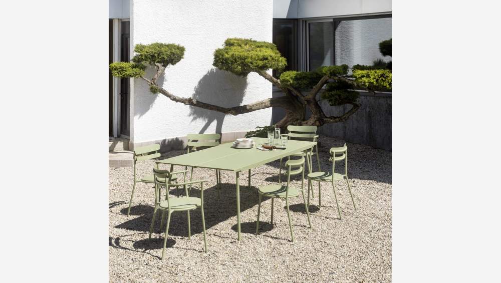 Sedia da giardino con braccioli in acciaio – Verde tiglio – Design by Studio Brichet-Ziegler